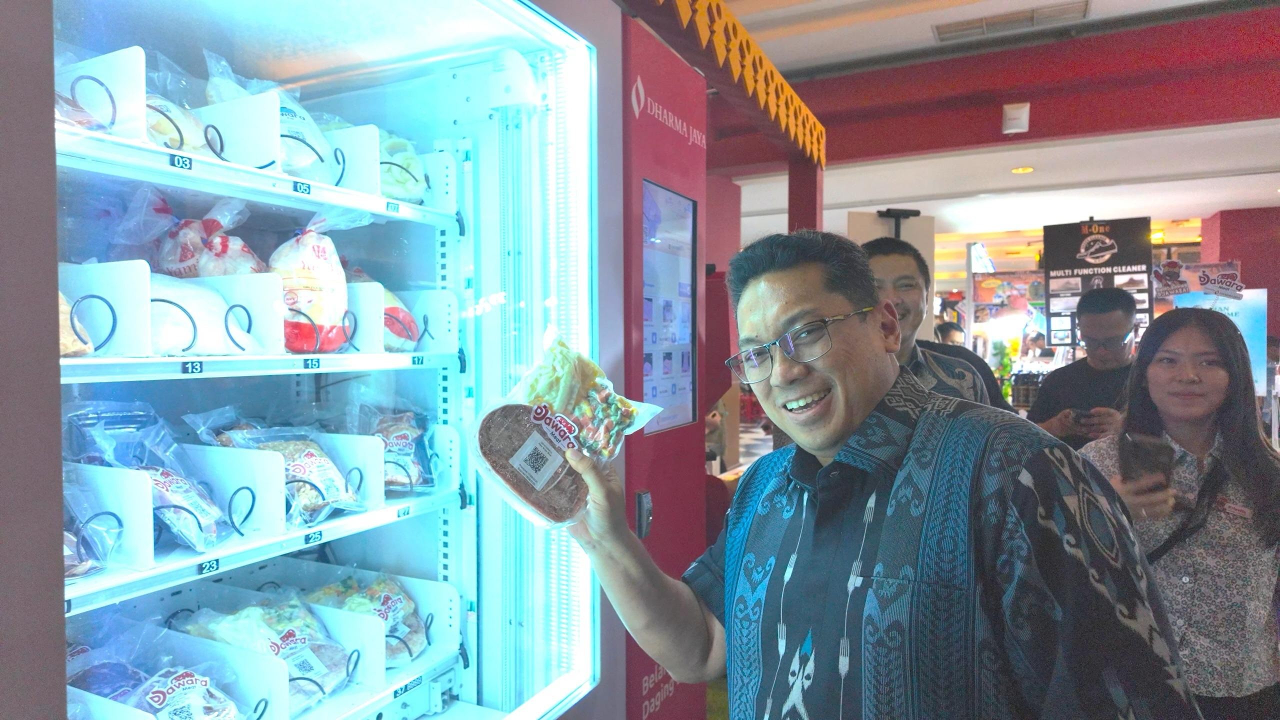 Dharma Jaya Hadirkan Inovasi Vending Machine Produk Protein Hewani di Jakarta Fair 2025