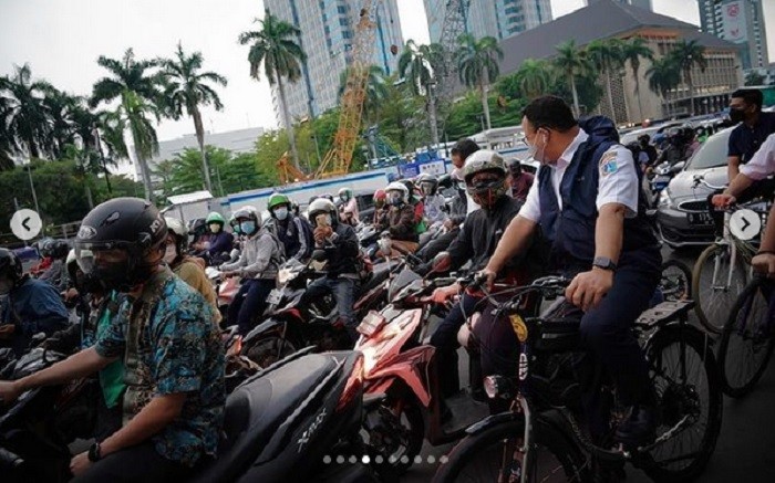 Pulang Kerja, Anies Baswedan Berikan Contoh Bersepeda di Kawasan Jakarta: Mulai Biasakan