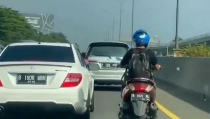 Pengendara Motor Masuk Jalan Tol Jagorawi, Polisi Buru Pemilik Kendaraan