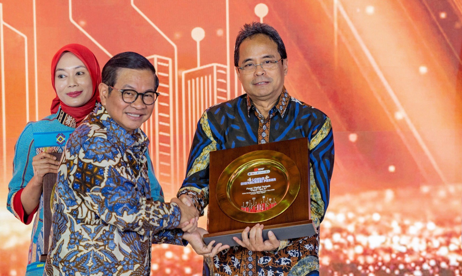 Dorong Transaksi Non-Tunai, Bank Jakarta Raih Predikat Mitra Perbankan dan Literasi Keuangan Terbaik