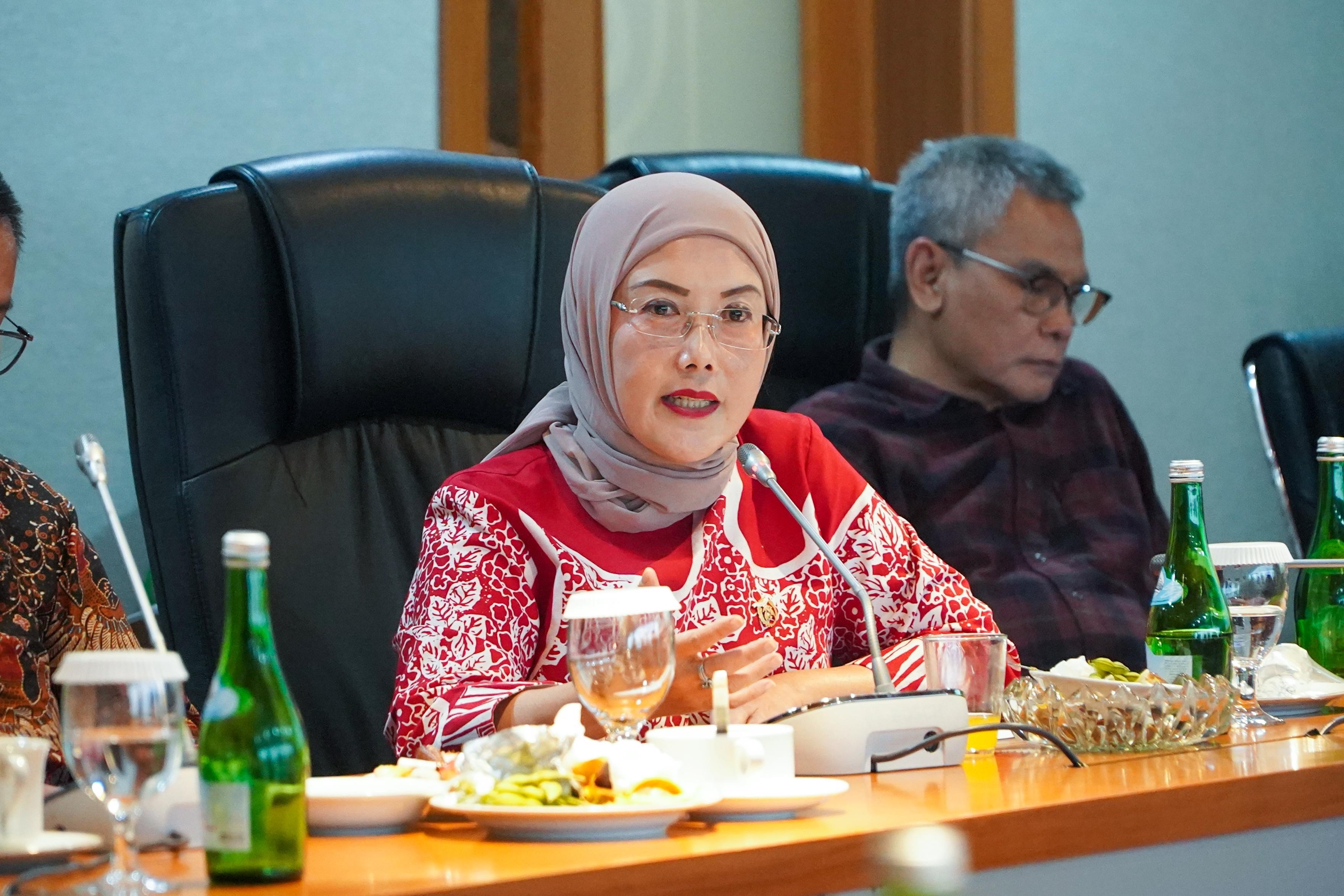 Selly Gantina Temukan Fakta Himbara Persulit Penerima