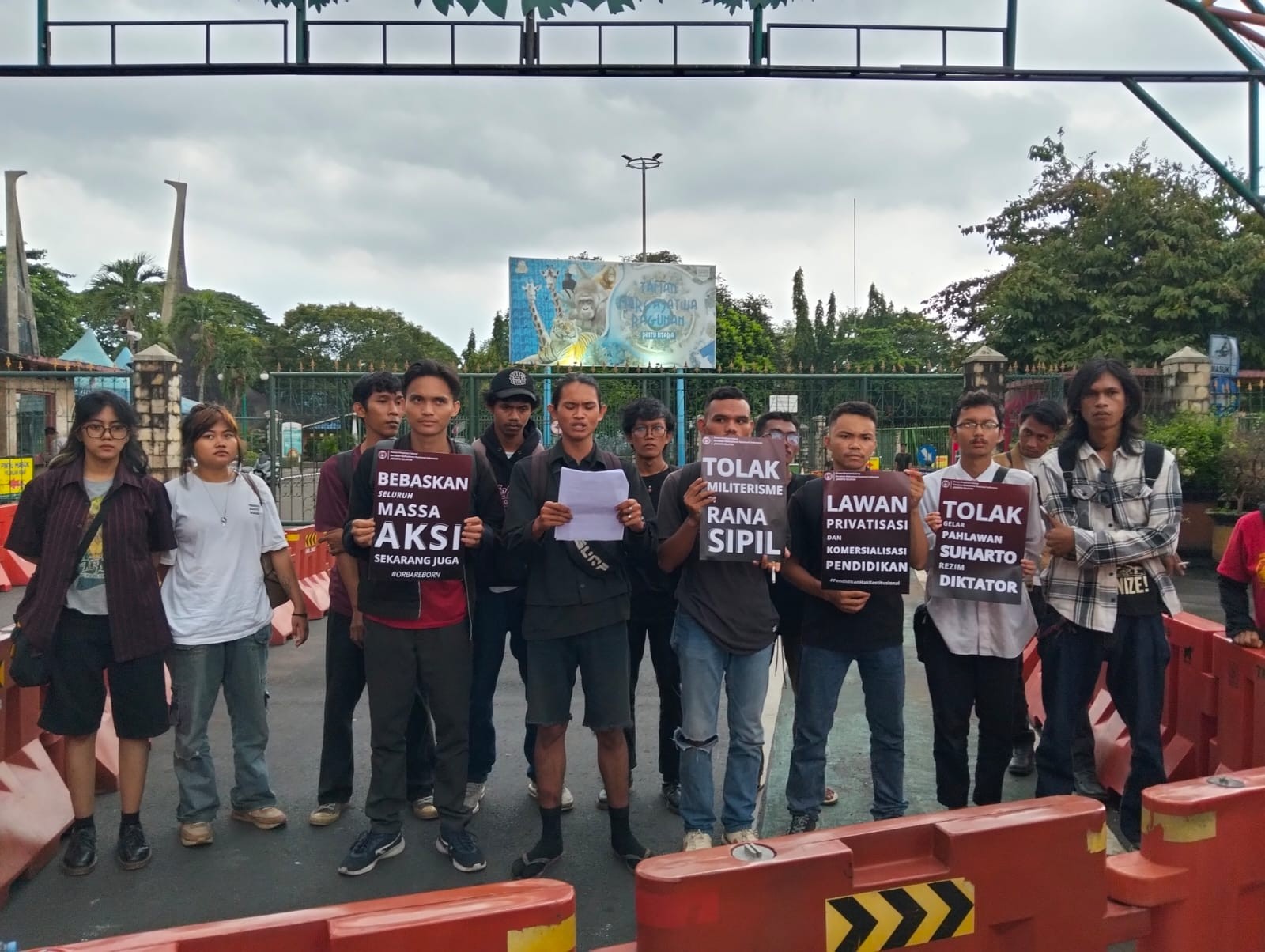 Bosan Lapor Wakil Rakyat, Mahasiswa Dengar Pendapat dengan Satwa